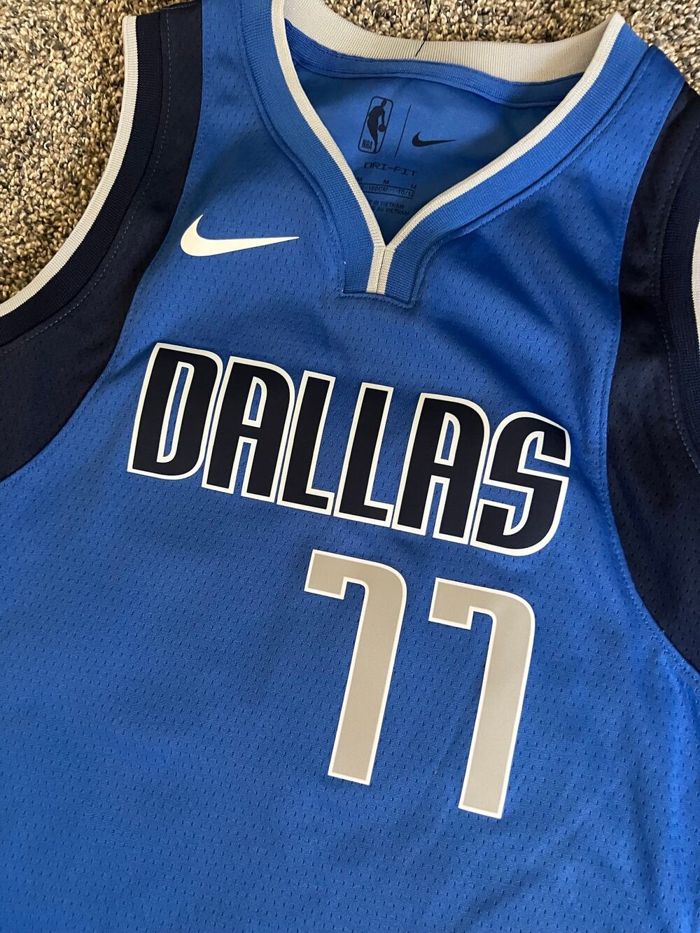 NBA Nike Dri-Fit Medium Dallas Mavericks #77 Doncic Blue Jersey (NWT) Boys
